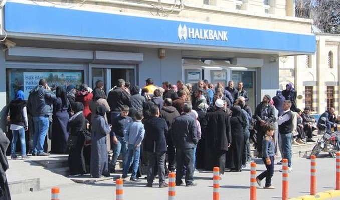 Suriyelilere 100 TL’lik bankamatik kartı dağıtılıyor
