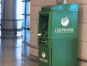 Moskova metrosunda Sberbank ATM’lerinin yerine VTB geliyor