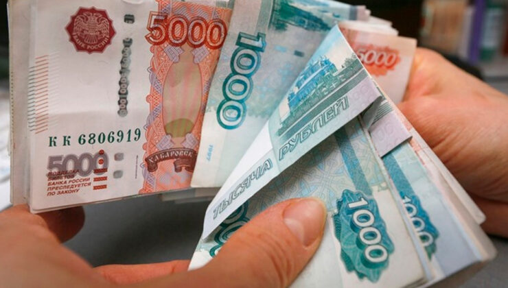 Rus rublesi, haftaya yüzde 8’den fazla değer kaybıyla başladı