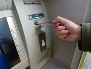 ATM’de Kredi kartı kopyalama düzeneği bulundu