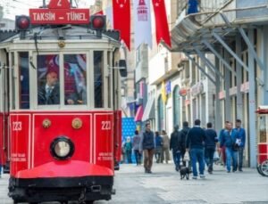 İstikal Caddesi ve Taksim Meydanı açıldı
