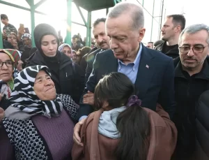 Cumhurbaşkanı Erdoğan, Afşin’deki çadır kentte incelemelerde bulundu