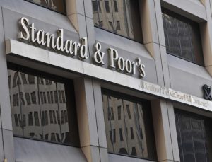 S&P: ABD’de resesyon riski hafifledi