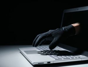 Siber saldırı dünyanın en büyük bankasını USB Bellek’e mahkûm etti