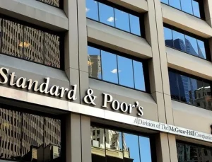 S&P, İsrail’in kredi notunu düşürdü