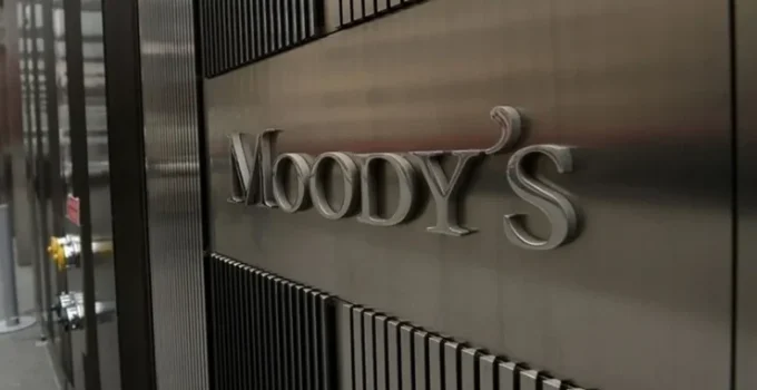 Moody’s, New York Community Bank’ın kredi notunu düşürdü