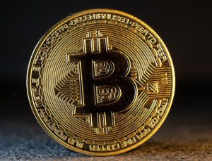 Bitcoin 70 bin doları aştı