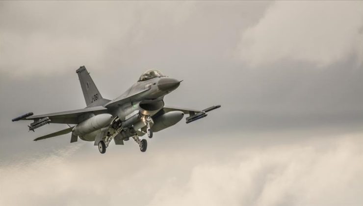 Danimarka, Ukrayna’ya F-16 teslimatını erteledi